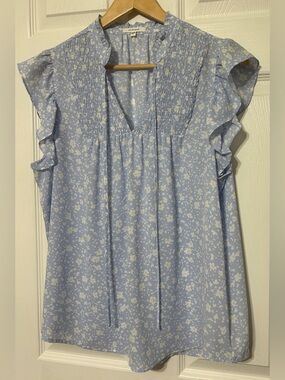 PLEIONE Women’s Blue Ditsy Floral Blouse Flutter Sleeves Smocked NWOT Size L